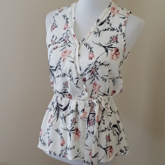 🛑SOLD🛑Floral blouse - Picture 2 of 2